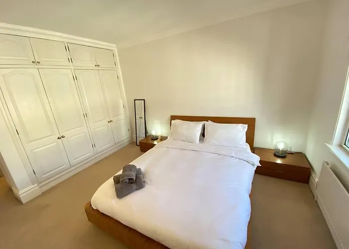 Wonderful Baker Street Flat!